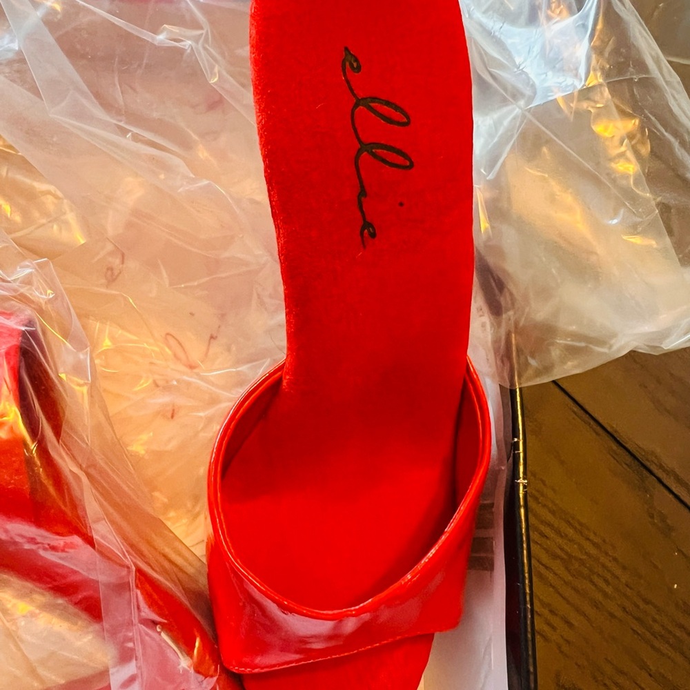 Ellie Red Platform High Heels, size 7 - Picture 14 of 14
